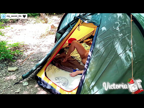 ❤️ Difilmkan di kamera Pria brengsek yang bersemangat dari Orang Asing di dalam tenda ❤❌ Hanya porno pada kami